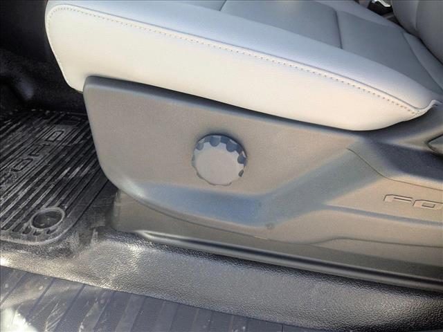 Photo of 2025 Oxford White Ford F-250