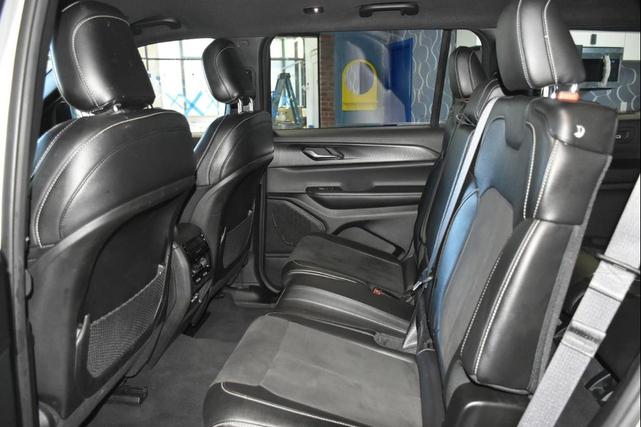 Photo of 2024 Bright White Clearcoat Jeep Grand Cherokee L