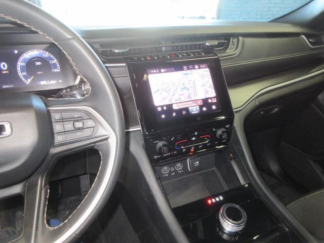 Photo of 2024 Bright White Clearcoat Jeep Grand Cherokee L