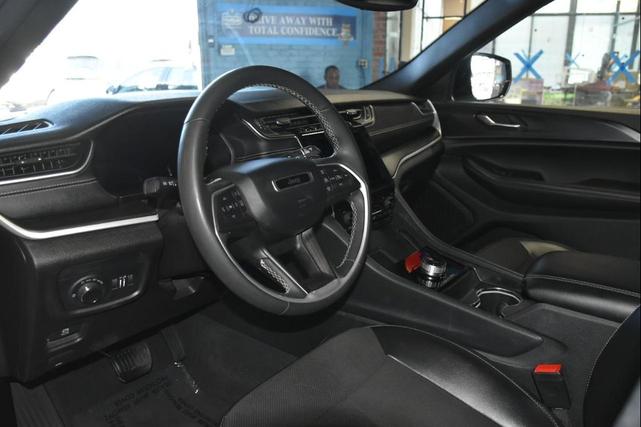 Photo of 2024 Bright White Clearcoat Jeep Grand Cherokee L