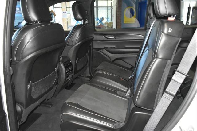 Photo of 2024 Bright White Clearcoat Jeep Grand Cherokee L