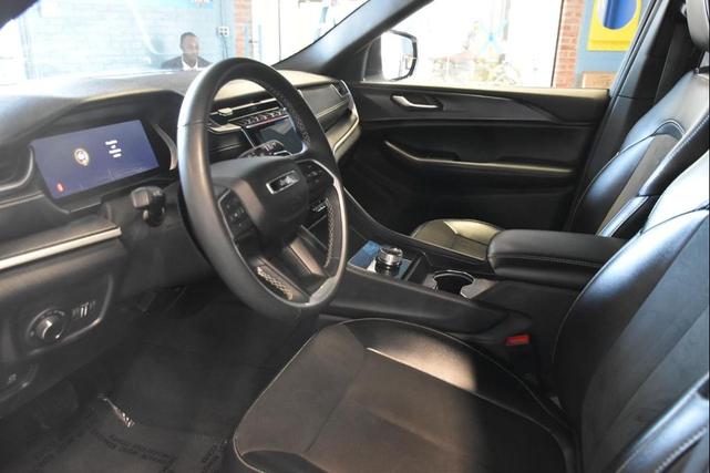 Photo of 2024 Bright White Clearcoat Jeep Grand Cherokee L