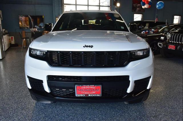 Photo of 2024 Bright White Clearcoat Jeep Grand Cherokee L
