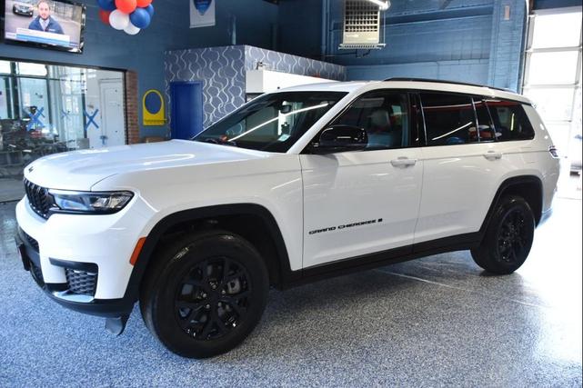 Photo of 2024 Bright White Clearcoat Jeep Grand Cherokee L