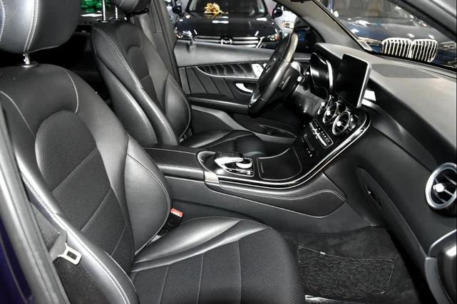Photo of 2018 Blue Mercedes-Benz GLC 300