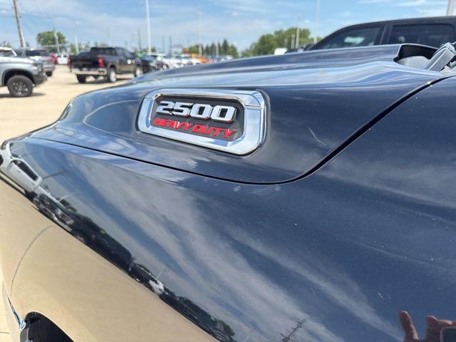 Photo of 2025 Diamond Black Crystal Pearlcoat RAM 2500