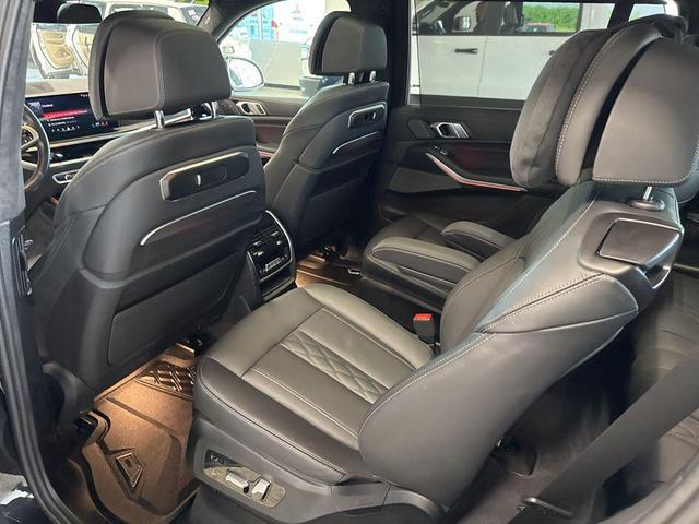 Photo of 2024 Black Sapphire Metallic BMW X7