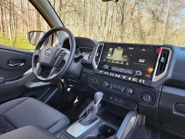 Photo of 2025 Glacier White Nissan Frontier
