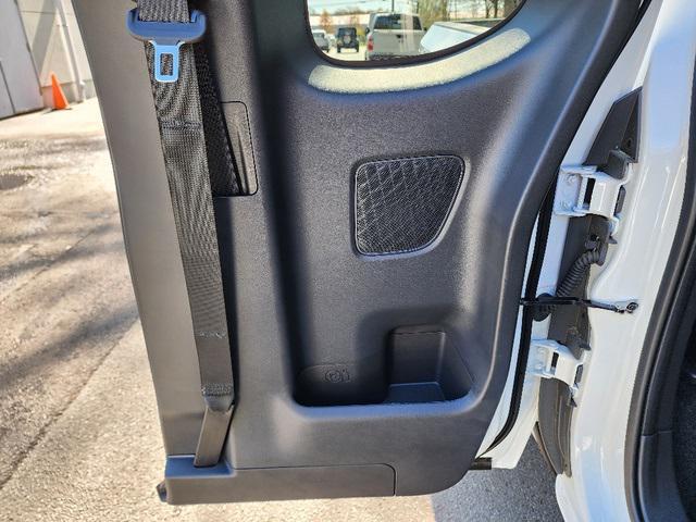 Photo of 2025 Glacier White Nissan Frontier