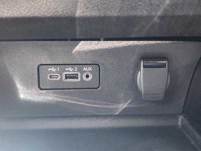 Photo of 2024 Super Black Clearcoat Nissan Altima