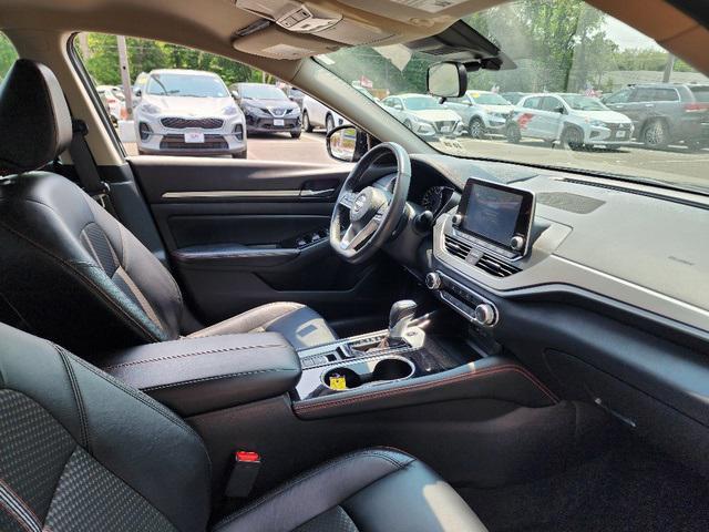 Photo of 2024 Super Black Clearcoat Nissan Altima