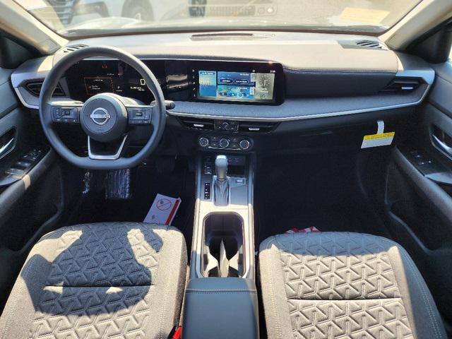 Photo of 2025 Gun Metallic Nissan Kicks
