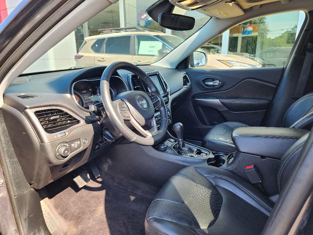 Photo of 2019 Granite Crystal Metallic Clearcoat Jeep Cherokee