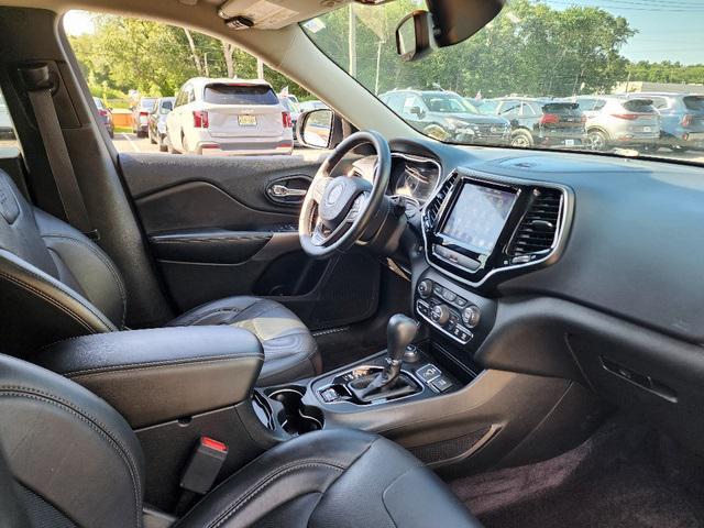 Photo of 2019 Granite Crystal Metallic Clearcoat Jeep Cherokee