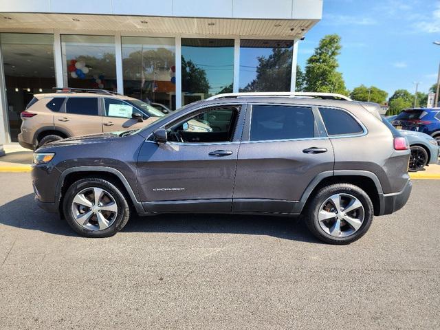 Photo of 2019 Granite Crystal Metallic Clearcoat Jeep Cherokee