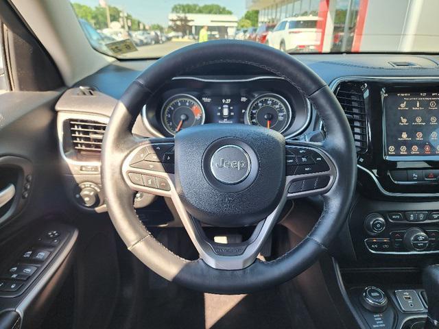 Photo of 2019 Granite Crystal Metallic Clearcoat Jeep Cherokee