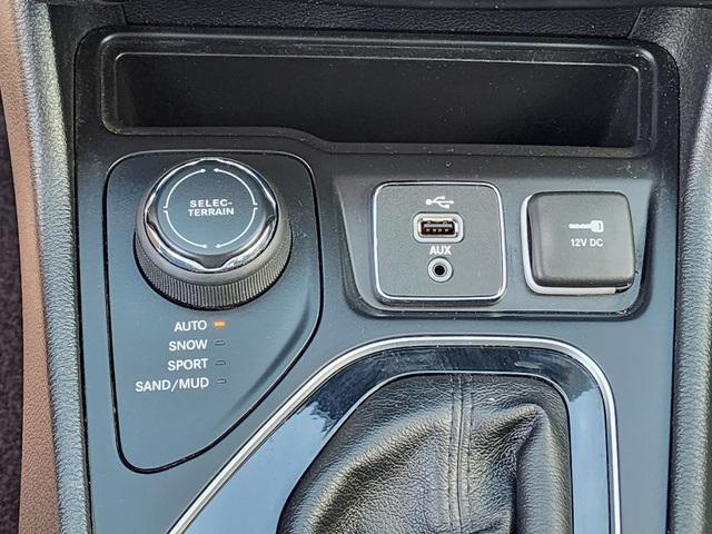 Photo of 2019 Granite Crystal Metallic Clearcoat Jeep Cherokee