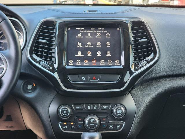 Photo of 2019 Granite Crystal Metallic Clearcoat Jeep Cherokee