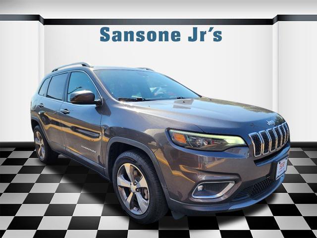 Photo of 2019 Granite Crystal Metallic Clearcoat Jeep Cherokee