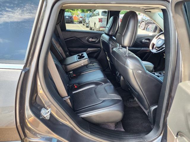 Photo of 2019 Granite Crystal Metallic Clearcoat Jeep Cherokee