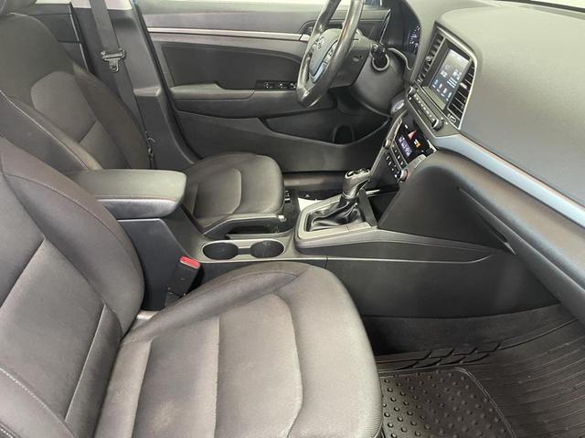 Photo of 2017 Electric Blue Metallic Hyundai ELANTRA