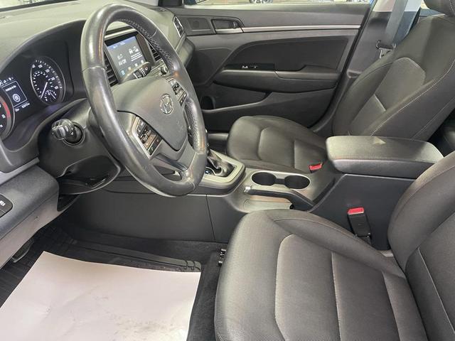 Photo of 2017 Electric Blue Metallic Hyundai ELANTRA