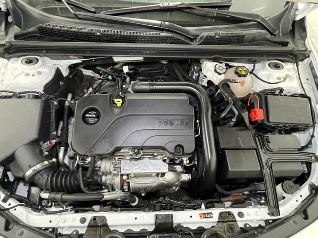 Photo of 2024 Summit White Chevrolet Malibu