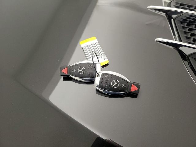 Photo of 2020 Gray Mercedes-Benz SL 550