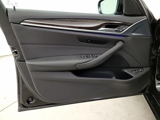 Photo of 2019 Black BMW 530e