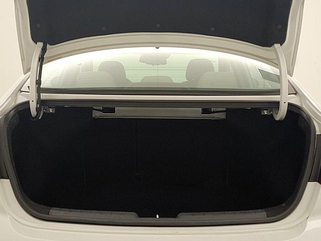 Photo of 2020 White Hyundai ELANTRA
