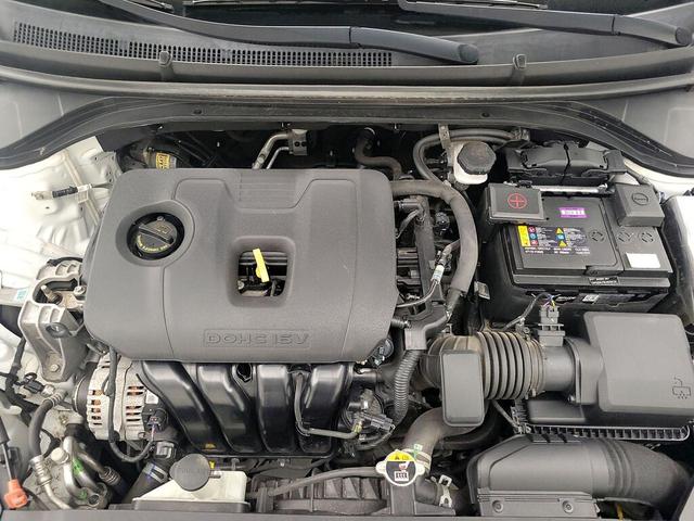 Photo of 2020 White Hyundai ELANTRA