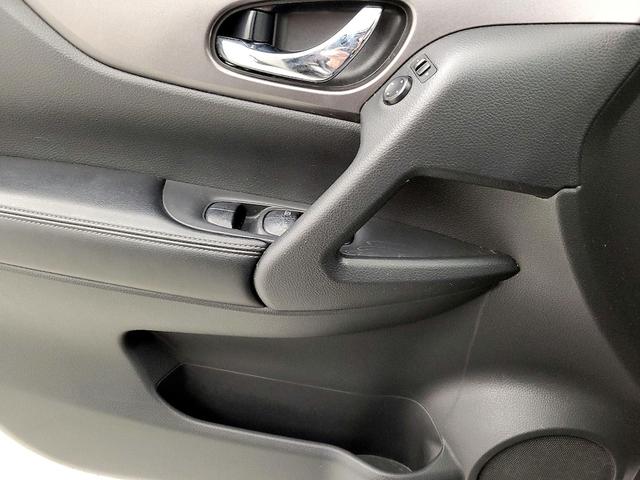 Photo of 2016 Gray Nissan Rogue