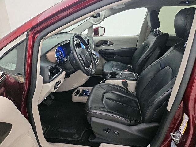 Photo of 2017 Red Chrysler Pacifica
