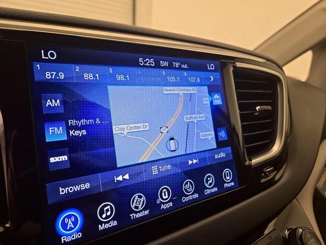 Photo of 2017 Red Chrysler Pacifica