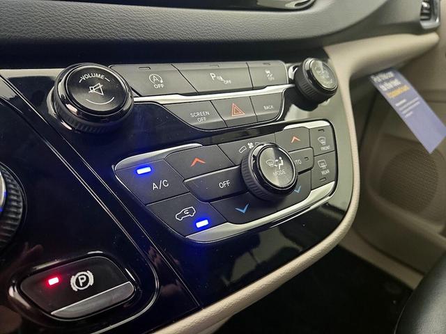Photo of 2017 Red Chrysler Pacifica
