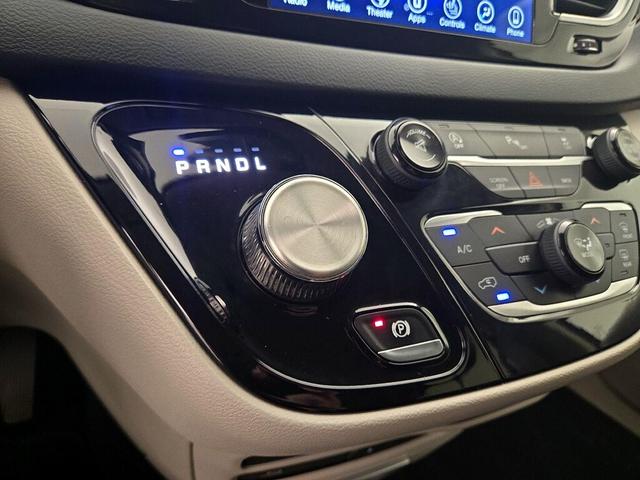 Photo of 2017 Red Chrysler Pacifica