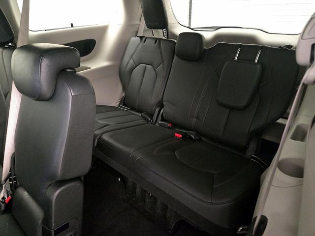 Photo of 2017 Red Chrysler Pacifica