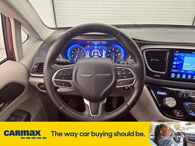 Photo of 2017 Red Chrysler Pacifica