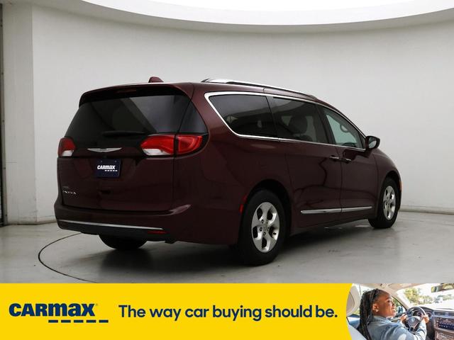 Photo of 2017 Red Chrysler Pacifica