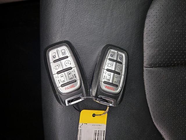 Photo of 2017 Red Chrysler Pacifica