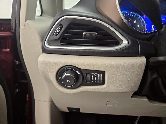 Photo of 2017 Red Chrysler Pacifica