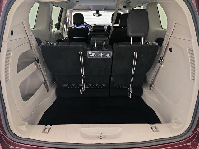 Photo of 2017 Red Chrysler Pacifica