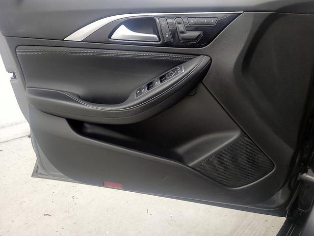 Photo of 2017 Gray INFINITI QX30