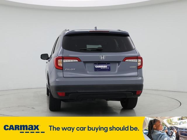 Photo of 2022 Gray Honda Pilot
