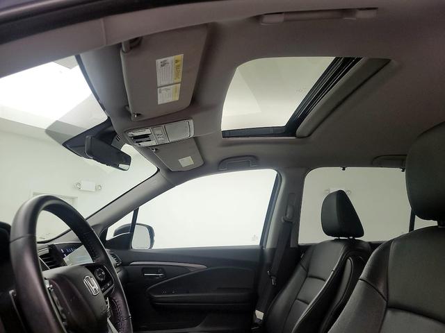 Photo of 2022 Gray Honda Pilot