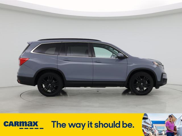 Photo of 2022 Gray Honda Pilot