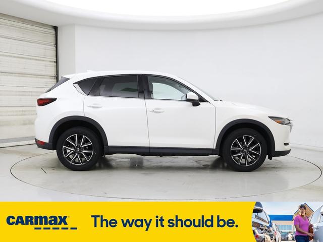Photo of 2017 White Mazda CX-5