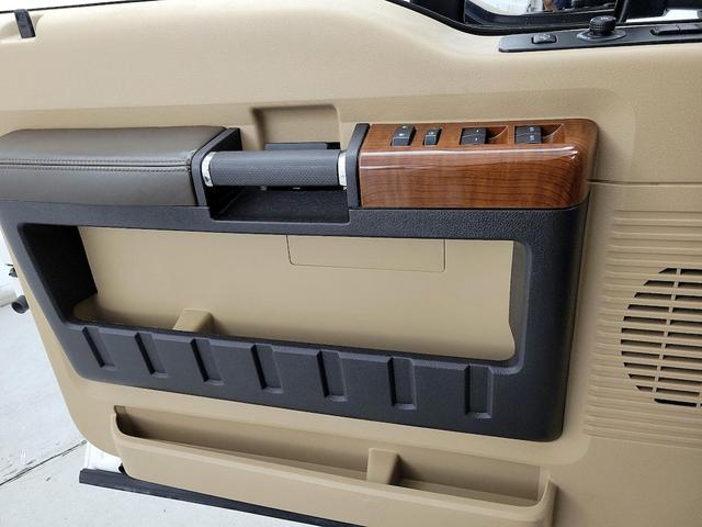 Photo of 2016 White Ford F-350