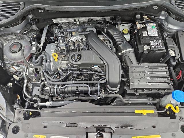 Photo of 2022 Gray Volkswagen Taos
