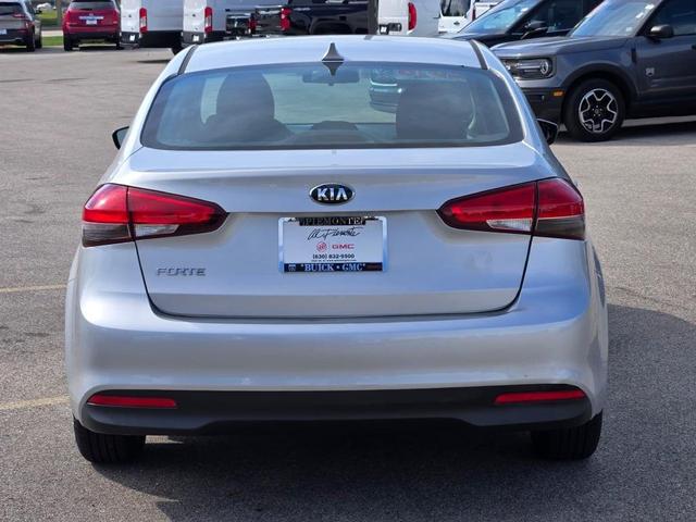 Photo of 2018 Silky Silver Kia Forte